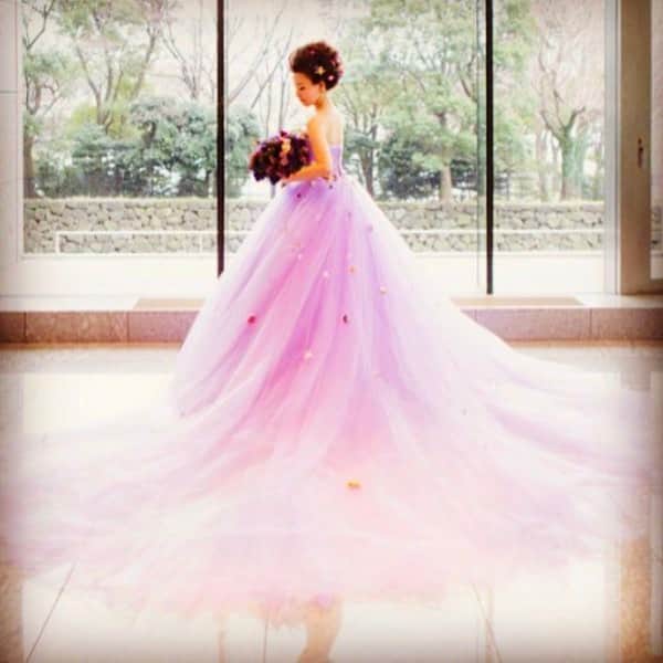 WEDDING DRESS KEITA MARUYAMAのインスタグラム：「#keitamaruyamawedding  人気ドレス ラベンダーチュールドレス ★ケイタマルヤマドレスご試着も可能です。 丸山邸（南青山）完全予約制 ★詳細は以下からwebサイトのURLをタップ頂き確認ください。 @keitamaruyama_wedding  wedding  by  @yukowedding #mariage#結婚#永遠#誓い#結婚式#ウエディング#ウエディングドレス#ドレス#プレ花嫁#結婚指輪#結婚準備#結婚パーティー#ホテルウエディング#パレスホテル東京#ケイタマルヤマ#ケイタマルヤマドレス#ケイタマルヤマウエディングドレス#happy#dress#cute#tokyo#丸山邸#南青山」