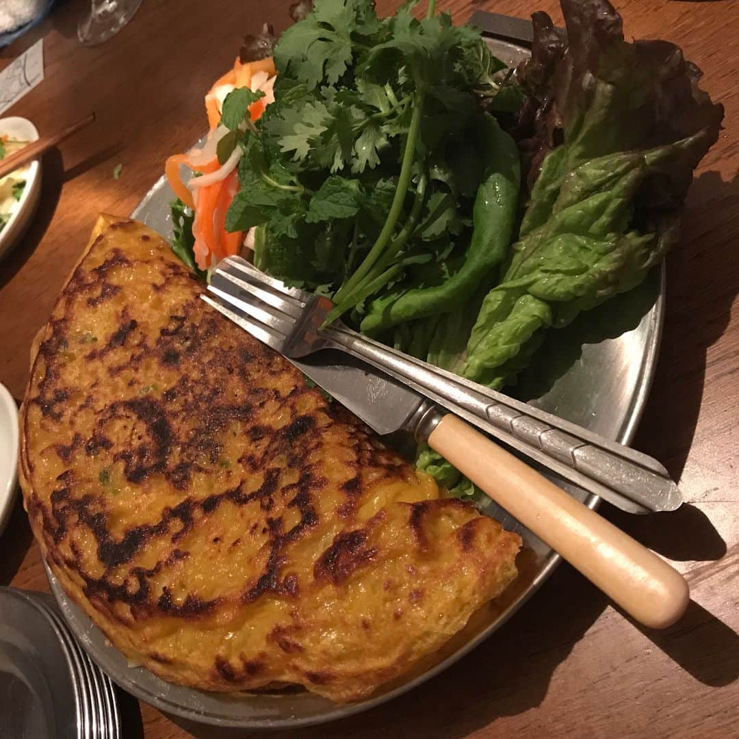 前田典子さんのインスタグラム写真 - (前田典子Instagram)「#週末 #カトマキ#誕生日会🎂 #マキちゃんおめでとう㊗️ #愉快な仲間でお祝い #ベトナム料理 #ヨヨナム #美味しかった〜💕 #生春巻き#バインセオ#揚げ春巻き#パクチー好き💕 #食べたし#しゃべったし#笑い過ぎた🤣」5月18日 7時54分 - maenorichang