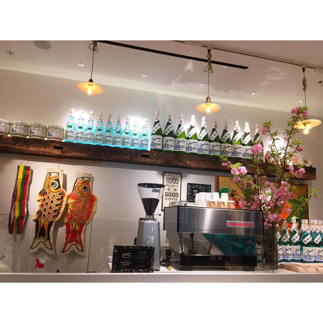 戸田れいさんのインスタグラム写真 - (戸田れいInstagram)「#gsix #denham #coffee#bar#☕︎#👖#denim」5月18日 8時50分 - rei_toda