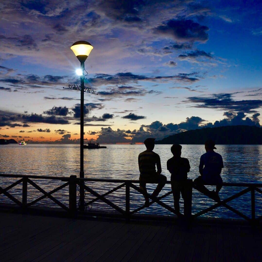 Kajiko Kajikawaのインスタグラム：「やっぱり旅行は楽しい。カニ🦀エビ🦐美味しい #kotakinabalu  #えび  #🦐 #カニ #🦀」