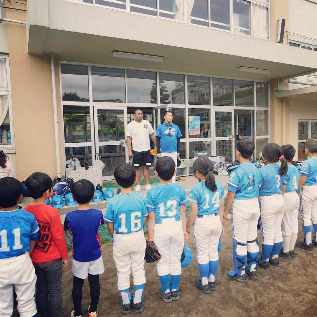 アントニーのインスタグラム：「前日安村さんと少年野球チームをビシバシ指導してきました。  #アントニー #とにかく明るい安村  #少年野球 #杉並区 #僕と安村さんの対決は #江夏vsマルティネス #たのしかったー」