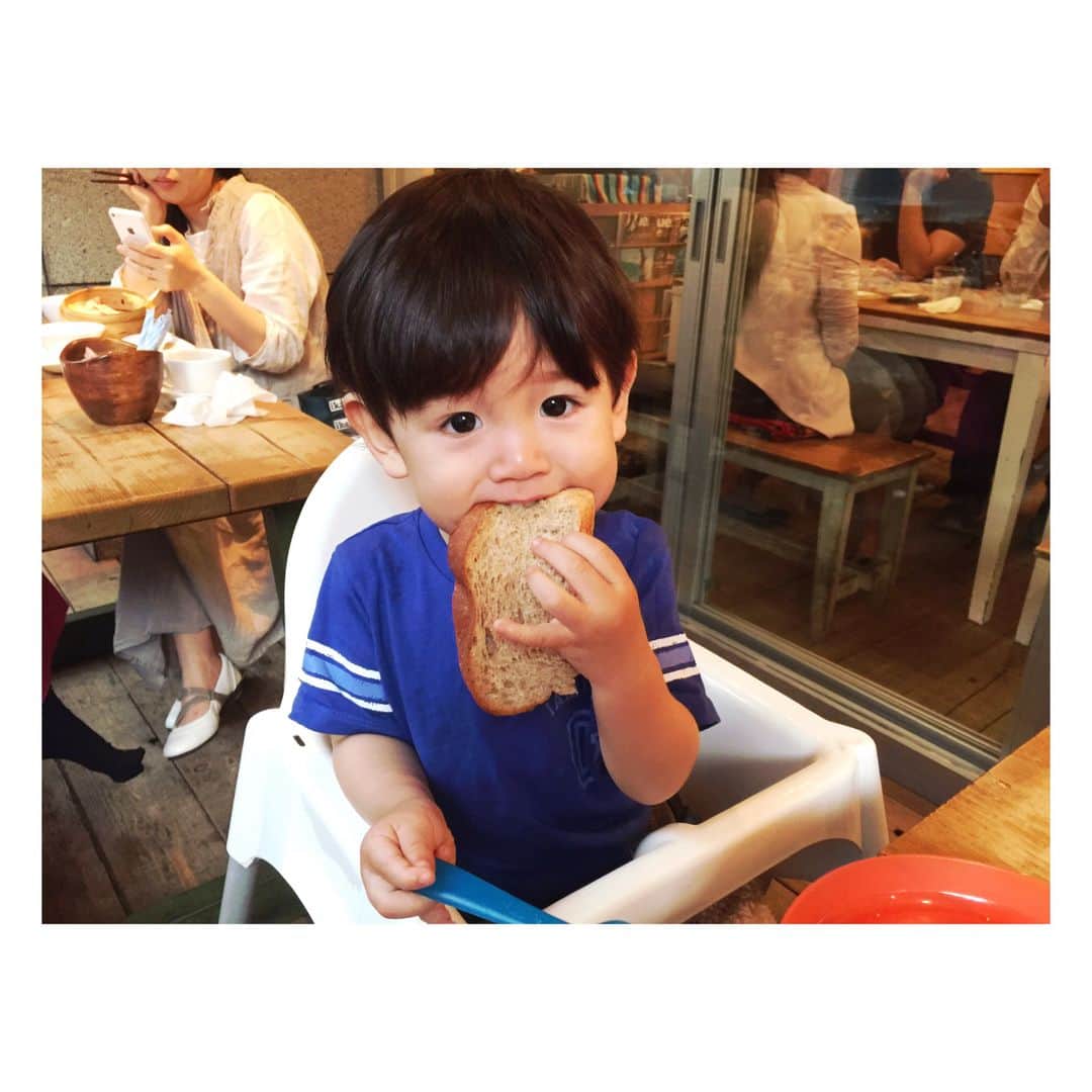 木南晴夏さんのインスタグラム写真 - (木南晴夏Instagram)「#パンを食べる子供シリーズ」5月18日 15時29分 - kinamitopan
