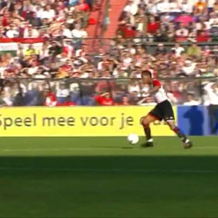 ジョナサン・デ・グズマンのインスタグラム：「My 1st professional assist went to this legend! It was an honour playing with you. #dirkbedankt #baas」