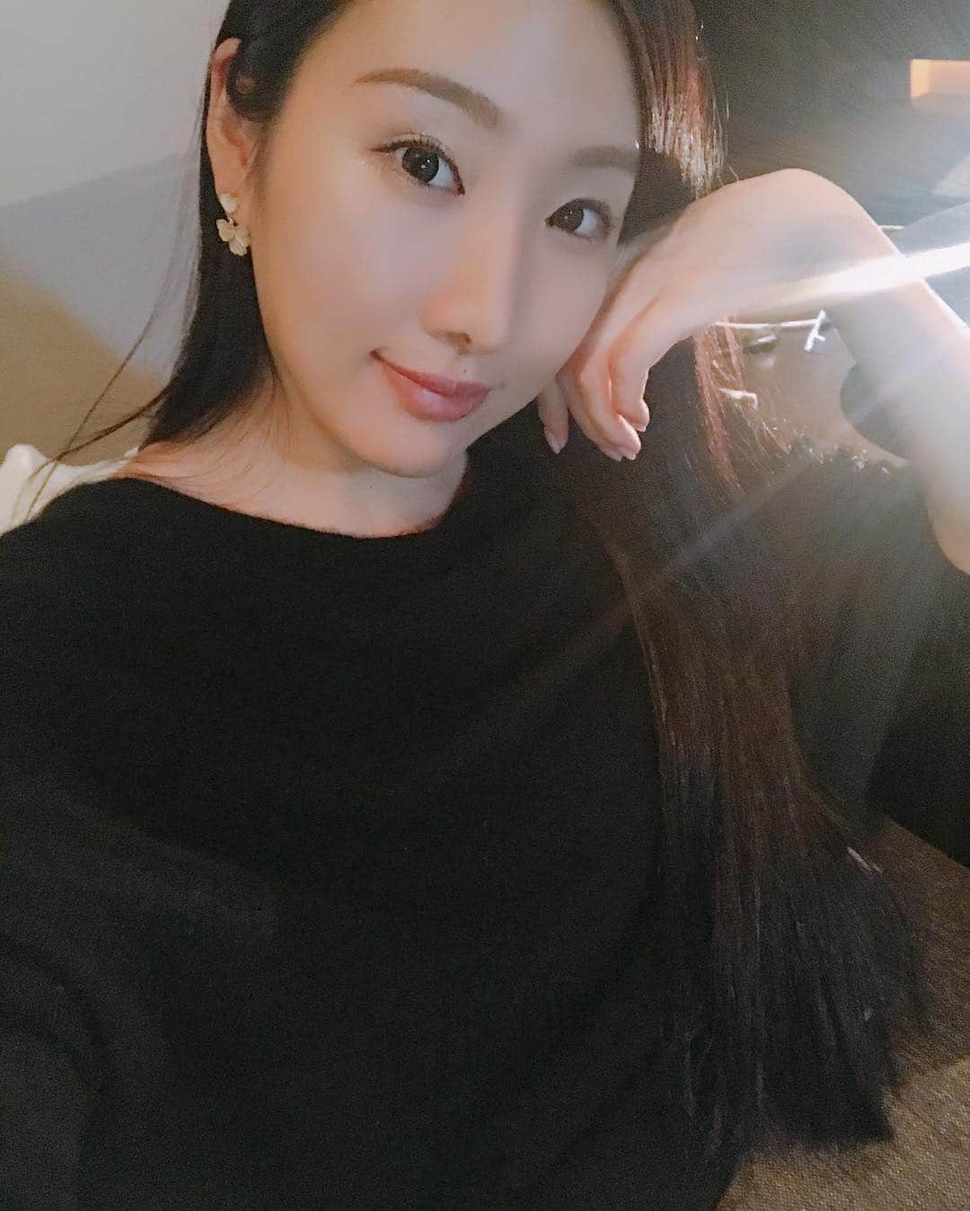 のインスタグラム：「ネット不精が再発し、更新が久しぶりになってしまいました😳🌸ストーリーはハマっているんですが、、コメント返信遅くなってごめんなさい😌💛これからも自己満足更新&マイペーース（笑）ですが、、マチュピチュやチチカカ湖、ドバイはのんびりUPしていきます😉💋✈️ #載せてなかった写真を載せていく #selfie #selphy #me #girl #vca #instaselfie #fashion #fashionlover #セルフィー #ミー #ガール #セルカ #ファッション #ラブ #ファッションラバー #マイペース」