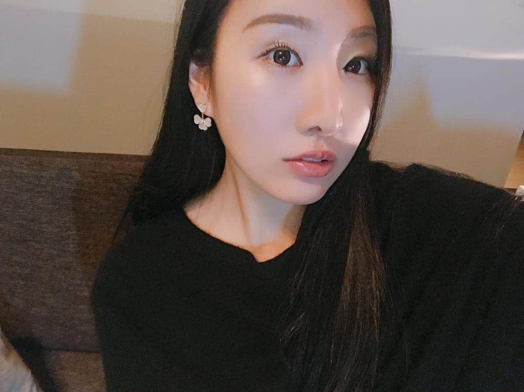 のインスタグラム：「結構日焼けしてしまったので、美容皮膚科のビタミンCとEを飲み始めたら良い感じ💕オススメ😊 #selfie #selphy #me #girl #vca #instaselfie #fashion #relax #holiday #relaxday #beauty #fashionlover #セルフィー #ミー #ガール #セルカ #ファッション #ラブ #ファッションラバー #マイペース #美容皮膚科 #美容」