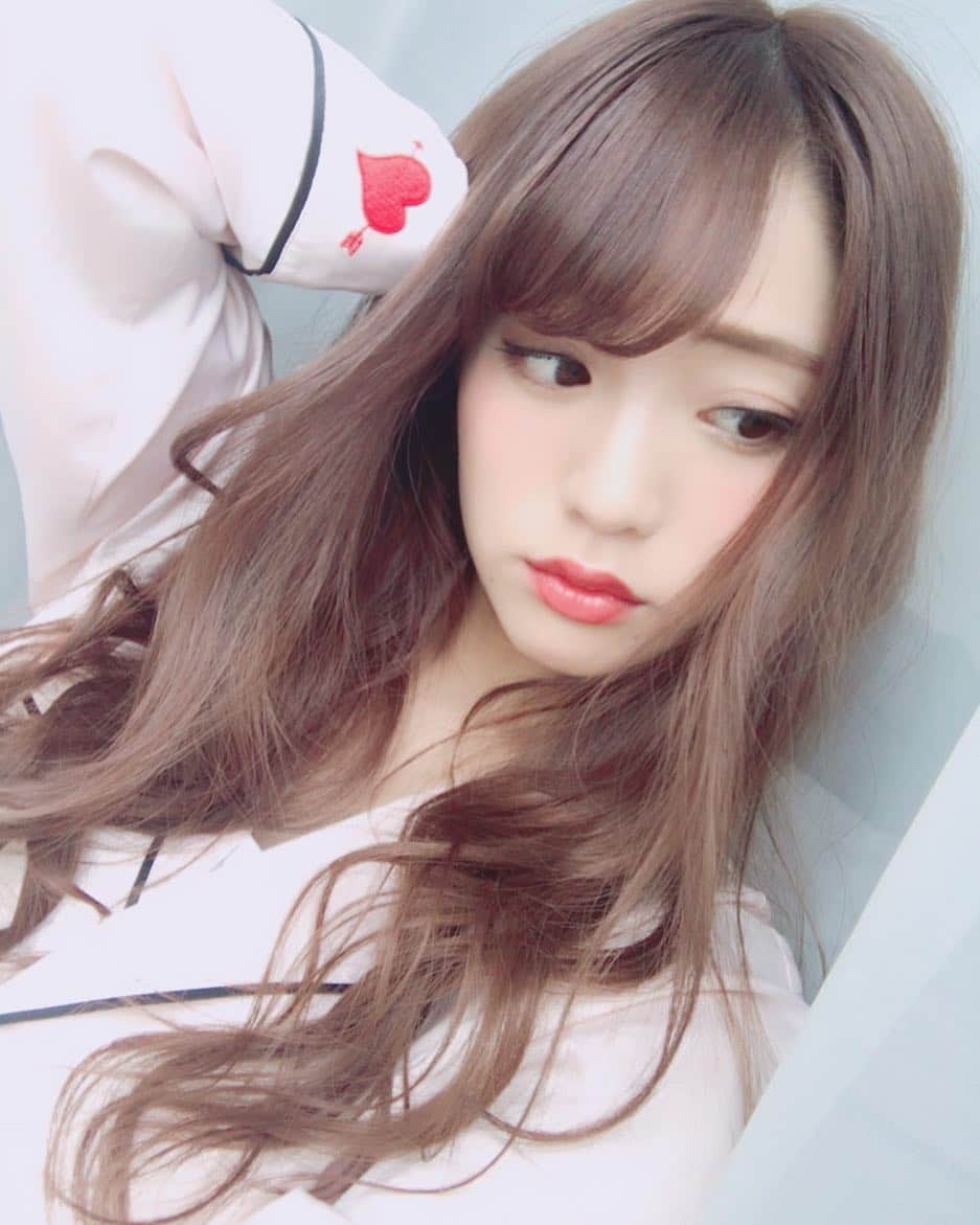 志田友美（ゆうみん）のインスタグラム：「もうー 外出たら大雨☔だしゴロゴロ⚡だったんに室内入った瞬間やんだりしてー😳💔最近ことごとく雨女。#雨女 #めげない志田」