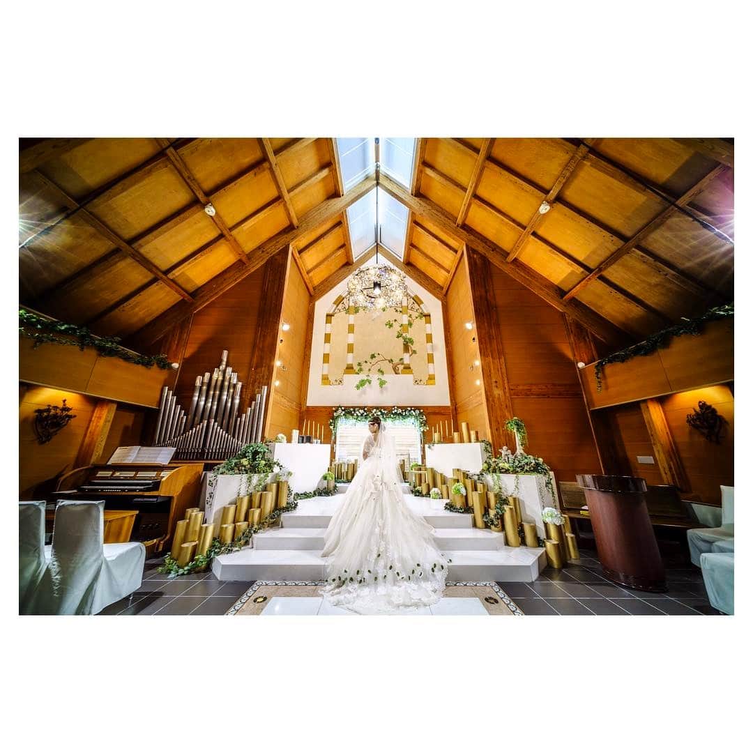 ゼロから創るウェディング✨マーレウエディングのインスタグラム：「🌳Forest chapel 🌳⛪️ 森のチャペルの撮れたてphoto📷 マーレウェディングでは木の温もりあふれるチャペルでの挙式も可能❗️お時間がある方は是非見学に来てくださいね✨ . . #結婚式レポート #日本中のプレ花嫁さんと繋がりたい #プレ花嫁サポート#森のチャペル #chapel #チャペル挙式 #オーダーメイドウェディング #marryxoxo #ウェディングパーク #ウェディングレポート #ナチュラルウェディング　#RUSTICWEDDING #2017年春婚 #2017年秋婚 #fukushimawedding #東北花嫁 #福島花嫁 #手作りウェディング #結婚式diy #結婚準備 #結婚準備中」