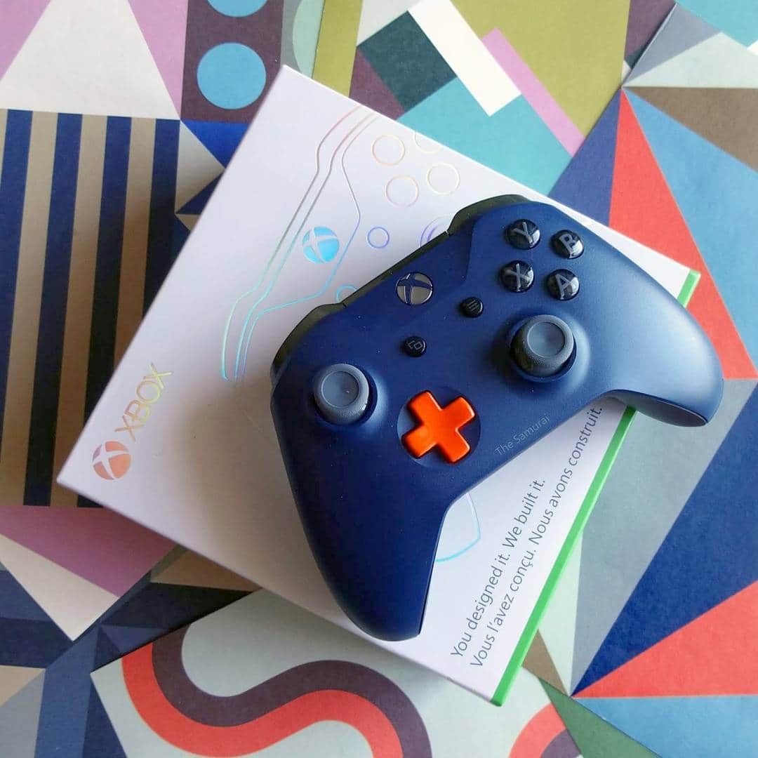 バッソ＆ブルックのインスタグラム：「Just received our custom #XboxDesignLab controller - The Samurai 👊👀Thanks @Xbox 😉Design your own at xbox.com/xboxdesignlab #ad #xbox」