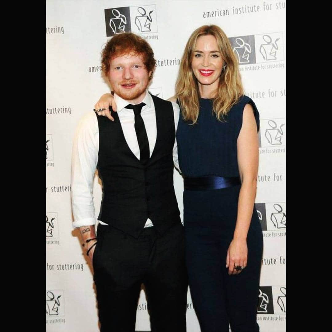 エミリー・ブラントのインスタグラム：「With Ed Sheeran😎  For 9th Annual American Institute for Stuttering Benefit Gala, 2015 #oldpic」