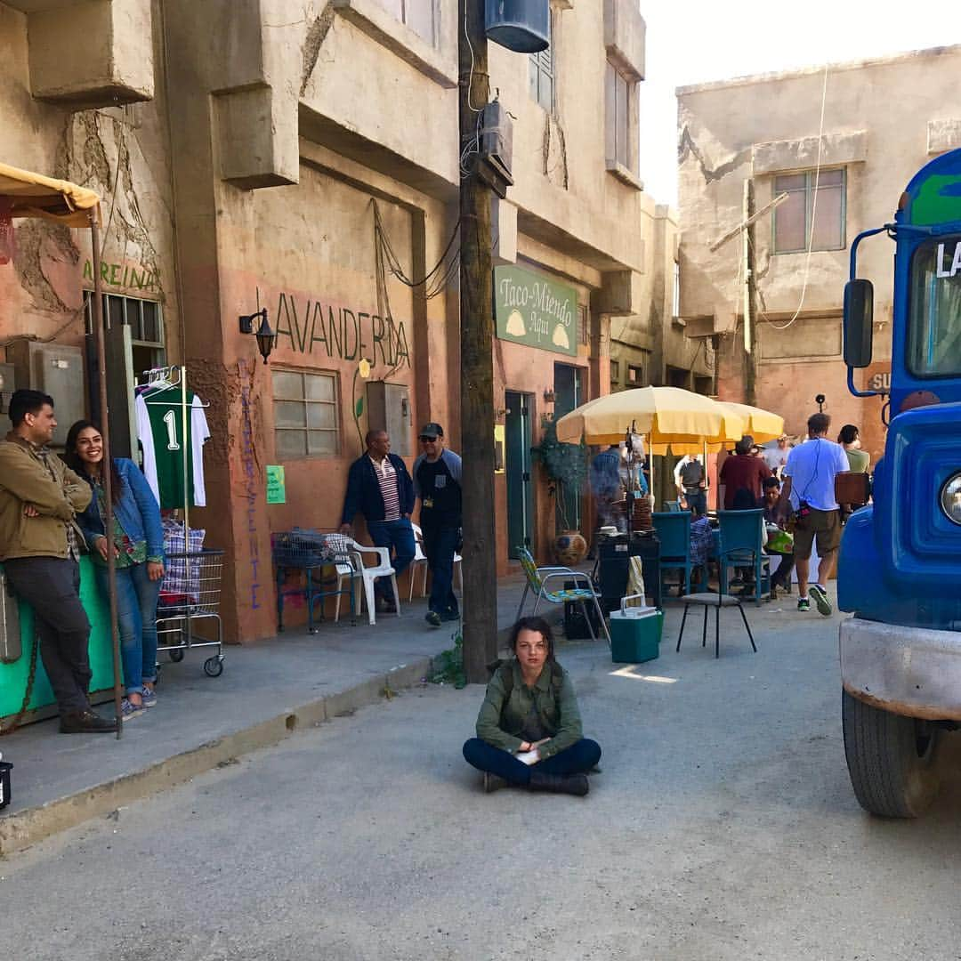 ステファニア・ラビー・オーウェンのインスタグラム：「Sitting in Mexico (but really in Santa Clarita) 🎥 #chanceonhuluseason2」