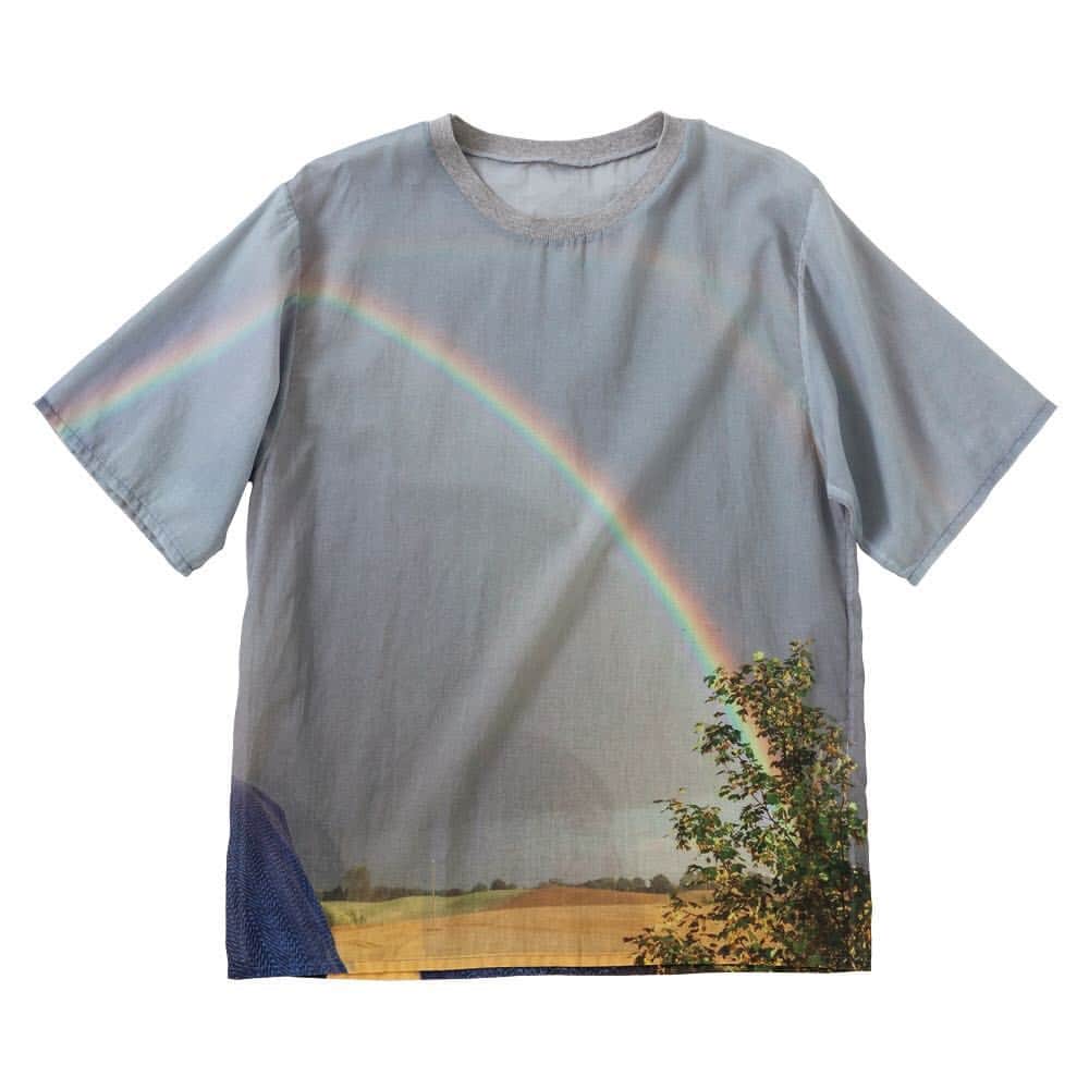装苑さんのインスタグラム写真 - (装苑Instagram)「『装苑』6月号特集「装飾図鑑」発売中！ 👕👚🌈👕👚🌈👕👚🌈👕👚🌈👕👚🌈👕 ． "個性が光るTシャツ" BLESS うっすらと透けるコットンTシャツに虹のかかった大地を転写。 ． 連載トレンドクリップス、今回のテーマは「Tシャツの季節がやってきた！」☀️ 定番のロゴTシャツと、個性が光るTシャツを、どどーんとご紹介！ ． #装苑 #soen #Tシャツ #bress #sky #rainbow #summer #装飾図鑑」5月19日 14時02分 - soenonline