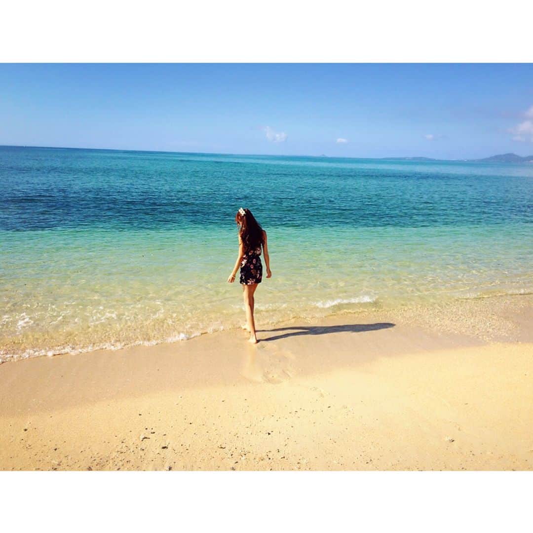 家原里佳のインスタグラム：「. . らぶ〜😘❤️🤙🏻 #gn💤 . #海のある生活 #沖縄愛がとまらない #海のパワーは凄いよ」