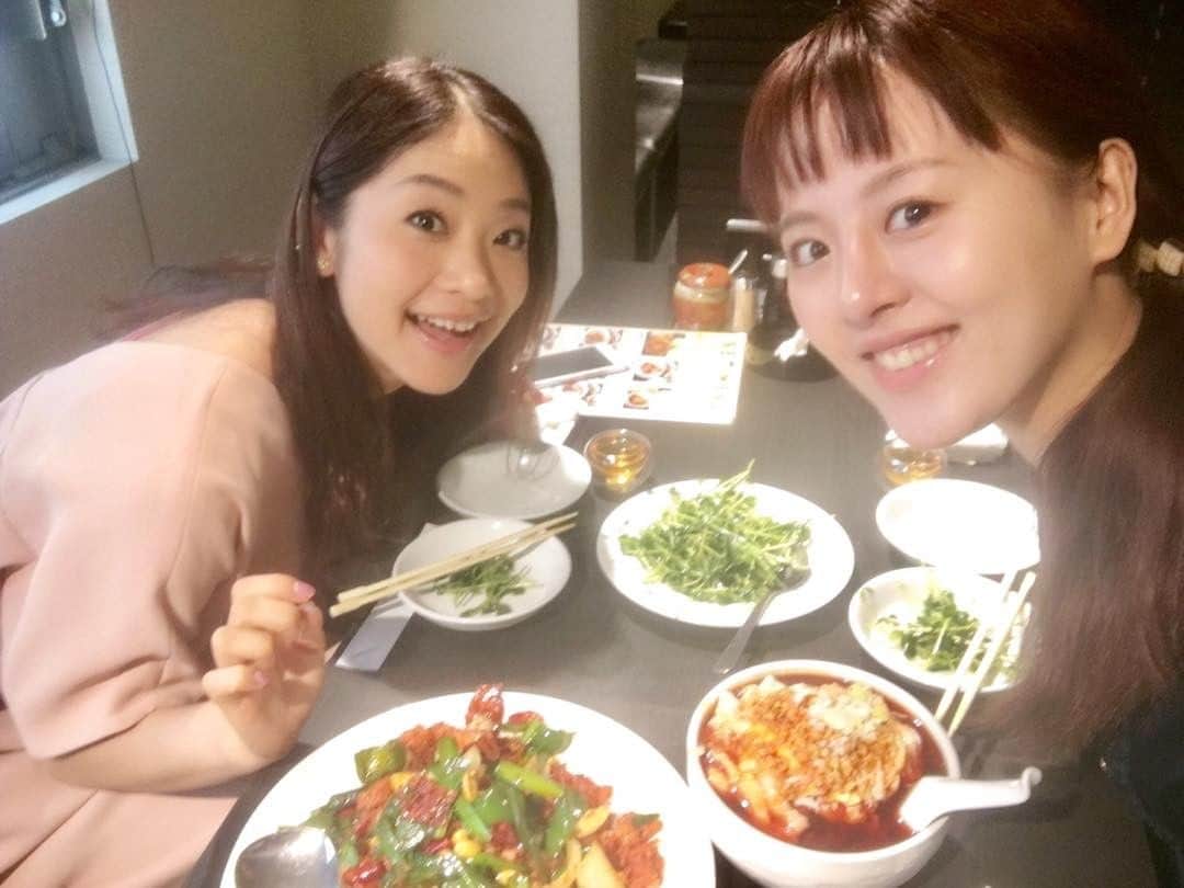 のインスタグラム：「. 先日まりあさんとランチしました。 この日もまた、 高円寺の「成都」さんでした（笑） . #成都高円寺本店　 #安定の美味しさと量 #まりあさんは驚き #私は胸を張る　 #３時間も体感時間は一瞬　 #まりあさん夫婦が素敵すぎて憧れる #私もいつか #いつだ #そんな途方も無い話で終わり #美味しかった楽しかった幸せだった  #成都応援隊長」