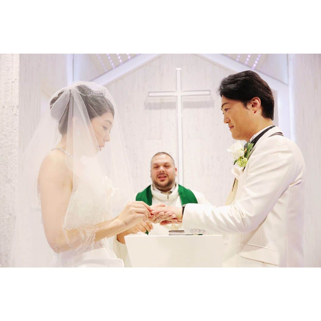 FAST WEDDING VITAさんのインスタグラム写真 - (FAST WEDDING VITAInstagram)「ご家族と和やかなご結婚式でした🎂✨ #fastweddingvita #ファストウェディングヴィータ #結婚式#結婚#結婚式場#ブライダル #チャペル#ウェディング #ウェディングレポ #プレ花嫁#卒花嫁#プレ花嫁卒業 #花嫁#花嫁ヘア #結婚準備#結婚式準備#結婚式DIY #日本中のプレ花嫁さんと繋がりたい #全国のプレ花嫁さんと繋がりたい #東京#品川区#天王洲アイル #ウェディングドレス #カラードレス #ウェディングフォト #フォトウェディング #結婚写真#結婚式前撮り#カメラマン」5月20日 9時03分 - fast_wedding_vita