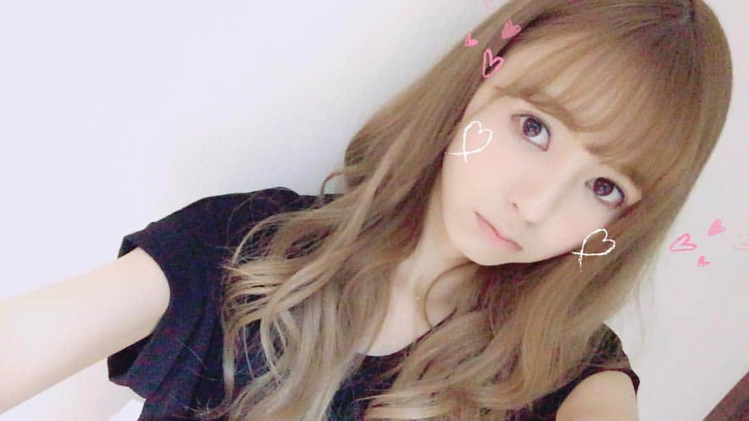 希志あいののインスタグラム：「暑かったー💦 今日は髪を巻っしー🙋 (まきっしー)」