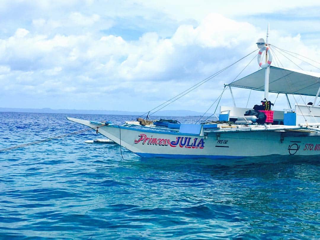 Jurina Otsukiのインスタグラム：「JULI Boat⛵️💕 #Philippines 🇵🇭 #Cebu 🌴 #nalusuan 🐠 #crimzone 🏖」