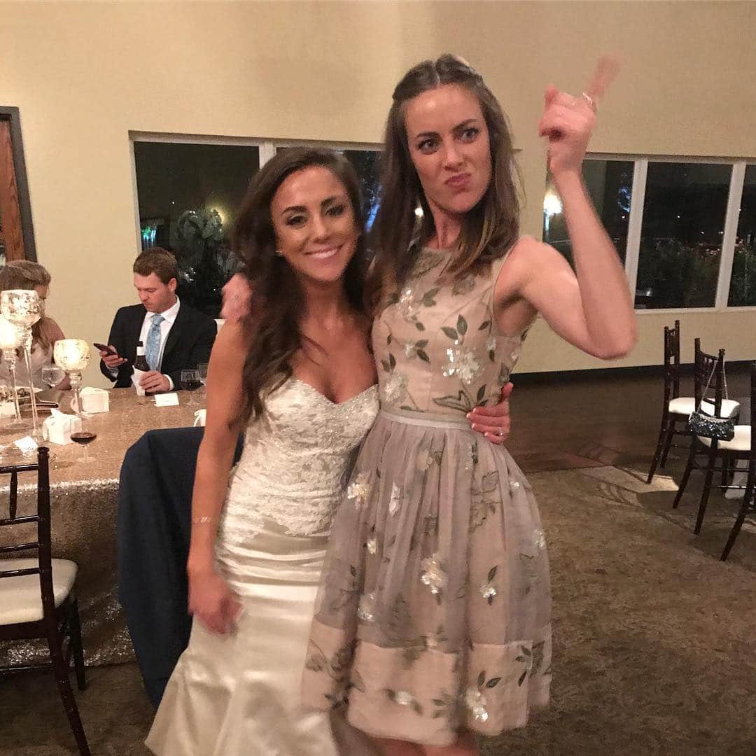 ジェシカ・ストループのインスタグラム：「My dance move: all about the finger point. Congrats to the beautiful bride @claire_stroup, officially Mrs. Pendry! ❤️」