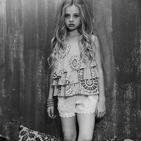 メイカ・ウーラードのインスタグラム：「happy birthday @indiawoollard I know its too late to say it but I am so sorry I've been actv coz my phone is getting error and now I buy a new phone yeah.. but we're same old omgggg I am is 12y.o too and my birthday is in 27th of mayy.. imaoo love yaa and my wish for you's 1.) hope the god will protected you and makes you happy everyday 2.) the god give you to life with a healthy 3.) and I hope all people is loving you and you don't have a haters ok thanksss @indiawoollard」
