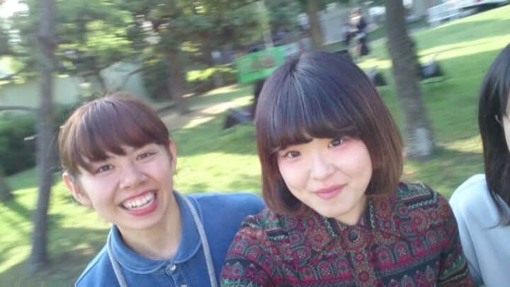 M-ON! MUSIC｜エムオンミュージックのインスタグラム：「リーガルリリーがぐるぐるぐるぐる…  #リーガルリリー #ゆきやま #たかはしほのか #白石はるか #monmusic #自撮り棒 #セルフィー#metropolitanrockfestival #メトロック #metrock #metropolitanrockfestival2017 #メトロック2017 #metrock2017 #リアルタイムレポート」