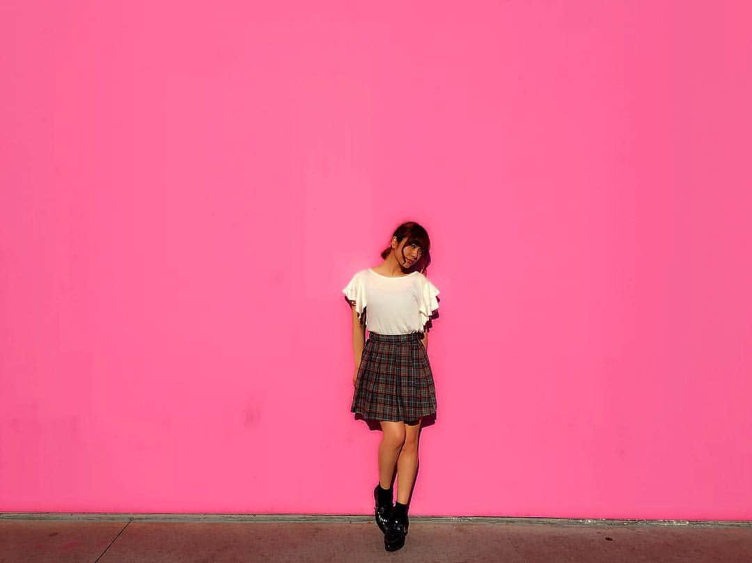 愛美さんのインスタグラム写真 - (愛美Instagram)「PinkWall◎ 眩しすぎて目が開けられない問題。 #ootd」5月20日 22時51分 - aimin_official