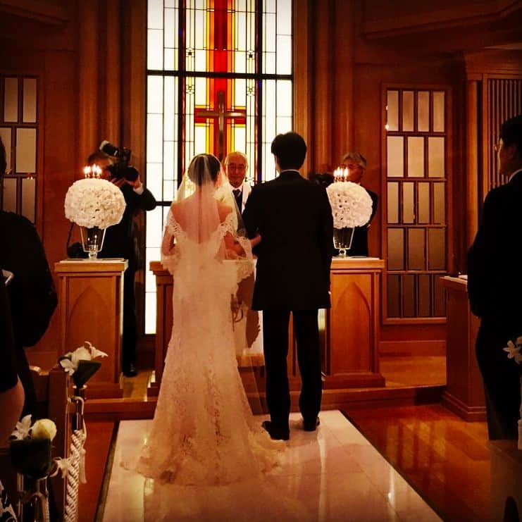 WEDDING DRESS KEITA MARUYAMAのインスタグラム：「#keitamaruyamawedding  人気ドレス 総レースマーメイドドレス ★ケイタマルヤマドレスご試着も可能です。  丸山邸（南青山）完全予約制 ★詳細は以下からwebサイトのURLをタップ頂き確認ください。 @keitamaruyama_wedding  #mariage#結婚#永遠#誓い#結婚式#ウエディング#ウエディングドレス#ドレス#プレ花嫁#結婚指輪 #結婚準備#結婚パーティー#ホテルウエディング#帝国ホテル#ケイタマルヤマ#ケイタマルヤマドレス#ケイタマルヤマウエディングドレス#レース#ベール#happy#dress#wedding#tokyo#丸山邸#南青山」