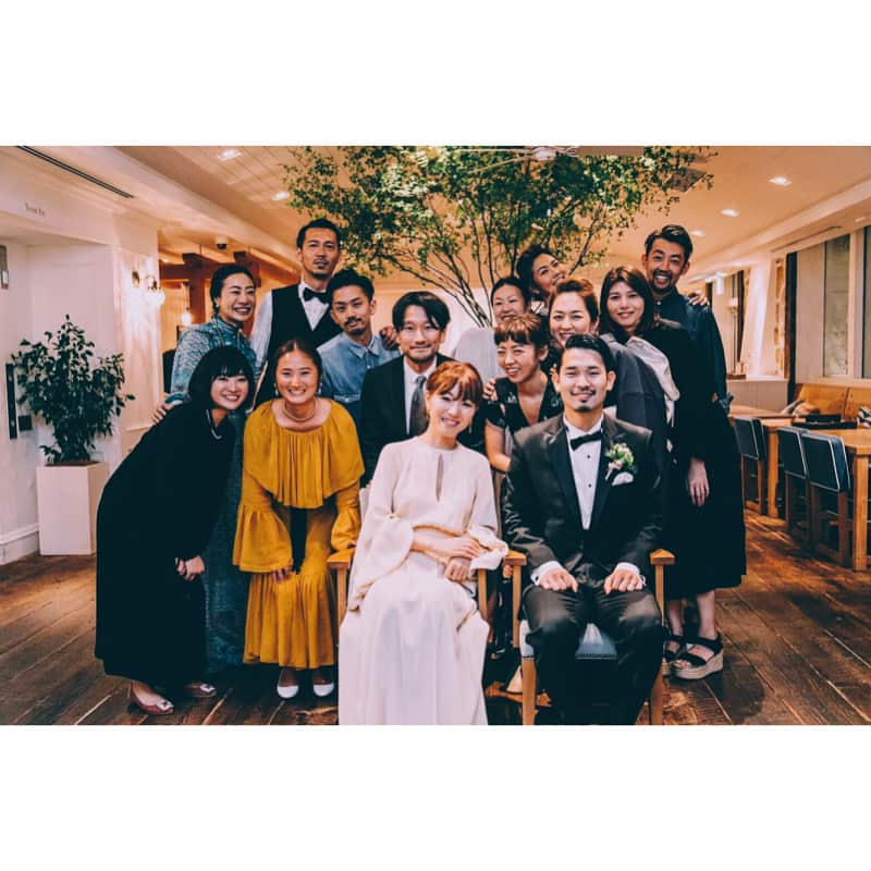 根岸由香里さんのインスタグラム写真 - (根岸由香里Instagram)「. 結婚式から1週間経ち、RHカフェ二子玉川店でおこなわれたアフターパーティーの写真が届きました。 1枚目の写真はアフターパーティーを企画してくれ全てを取り仕切ってくれた幹事のみんな。忙しい中本当にありがとう！ そして沢山の方々にお越しいただき、ご協力頂き本当に感謝です。 ありがとうございました！」5月21日 11時03分 - yukarinegishi