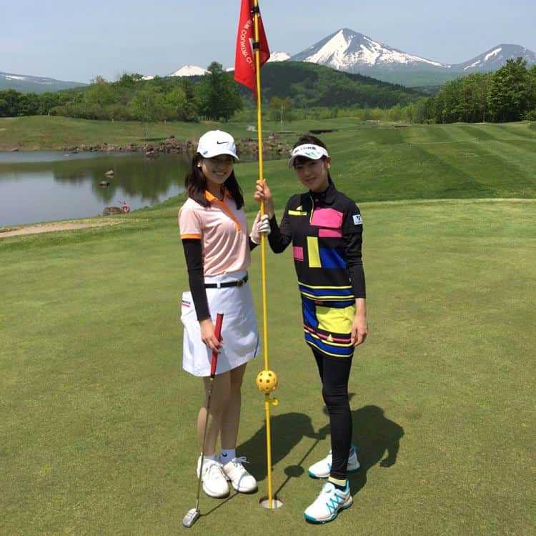 竹村真琴のインスタグラム：「#ゴルフ #golfer #湖 #滝裕可里 @takiyukari_official」