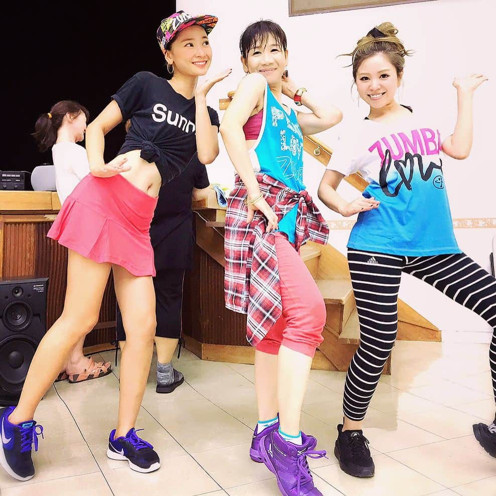 呉屋ありささんのインスタグラム写真 - (呉屋ありさInstagram)「久しぶりのZUMBA!!!! . . はぁ〜最高すぎた🎵🎵🎵 . .  もっともっと踊りたい💃 踊りたいな〜い🕺💕 . I am hooked on Zumba ♡ . 目指すよ、インストラクターを。いつか。 #zumba #zumbafitness #zumbadance #zumbalovers #zumbafun #zumbaday #zumbafriends #zumbastyle #dance #dancemusic #dancefitness +おかん付き」5月21日 22時19分 - arisa_goya