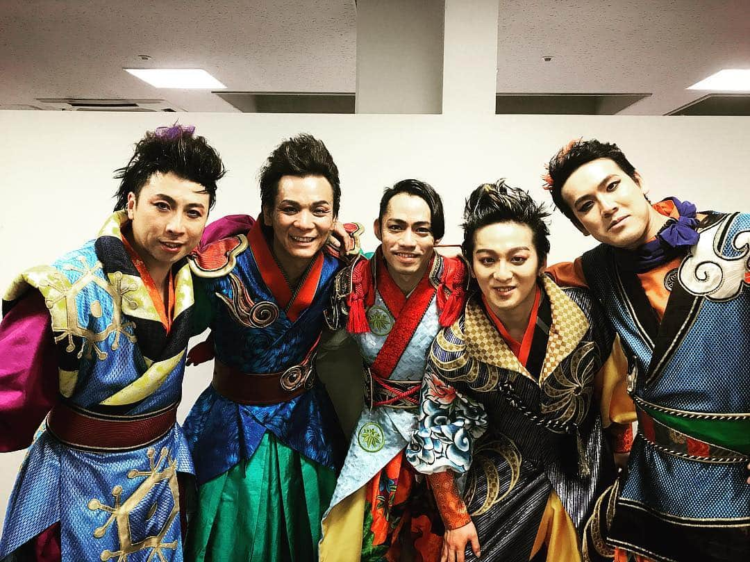 高橋大輔さんのインスタグラム写真 - (高橋大輔Instagram)「楽日！ 四天王と！！！ いざ決戦！  #氷艶2017 #氷艶hyoen2017破沙羅」5月22日 9時32分 - d1sk_t