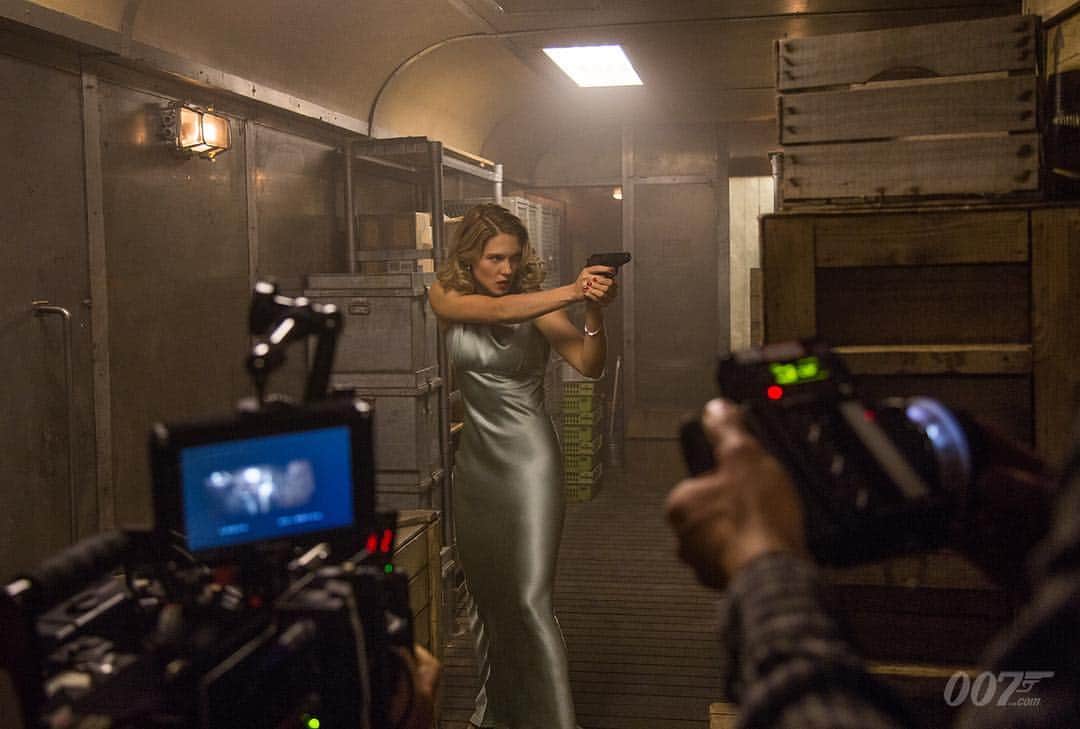 James Bond 007さんのインスタグラム写真 - (James Bond 007Instagram)「On this day in 2015, the #SPECTRE scene where Madeleine Swann (Léa Seydoux) helps Bond defeat Hinx was shot at Pinewood Studios.」5月22日 2時00分 - 007