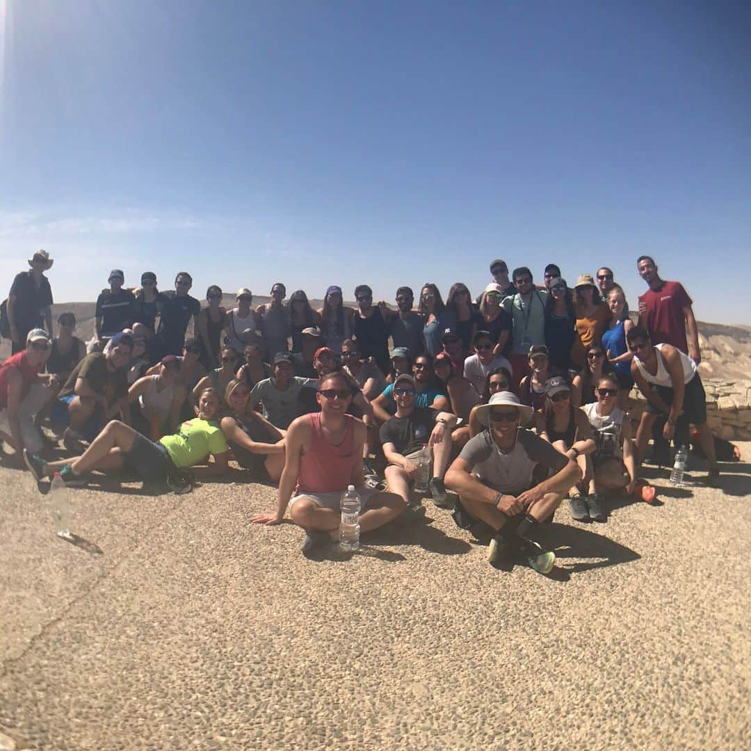 マデリーン・アーロンのインスタグラム：「Went to Israel with my cousins and came back with lots of friends and memories that will last a lifetime! 🇮🇱🇮🇱🇮🇱#birthrightisrael #shorashim #bus135」