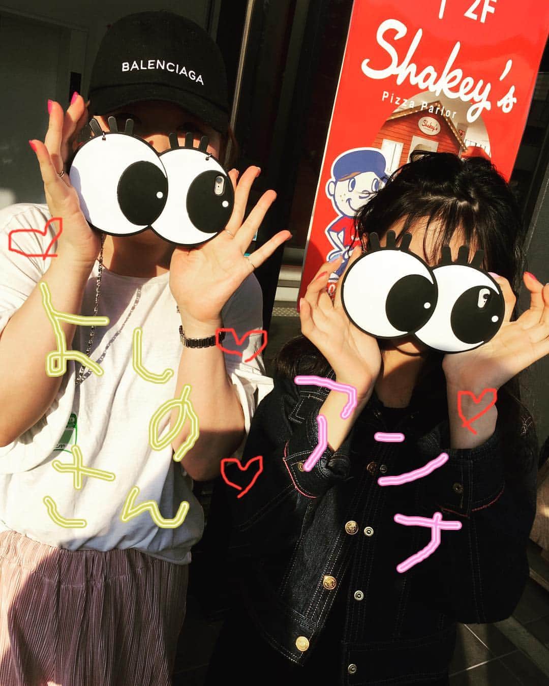 ニコ☆プチのインスタグラム：「毎日あっついねえええ。 スタイリストの吉野さんと、 アンナのあいふぉんケースが おそろっちでした😚💋 デカめ( ͡° ͜ʖ ͡°)」
