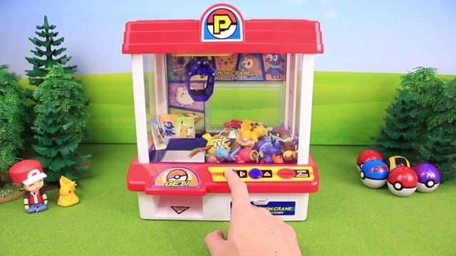 アルパコのインスタグラム：「New Pokemon Crane Moncolle Catcher . . New Pokemon of the crane game of toys. Play your own Moncolle. :-) . . Click the URL of the profile for the main video. . . #pokemon #pokémon #pokemontoys #poketoys #pocketmonsters #pokemonmaster #pkmn #pokemonfigures #toys #toyvideo #toystagram #kidstoy #kidstoys #miniatur #unboxing #opening #Moncolle #Pokedex #Pikachu #CraneGame #UFOCatcher #PokemonTrainer #alpaco」