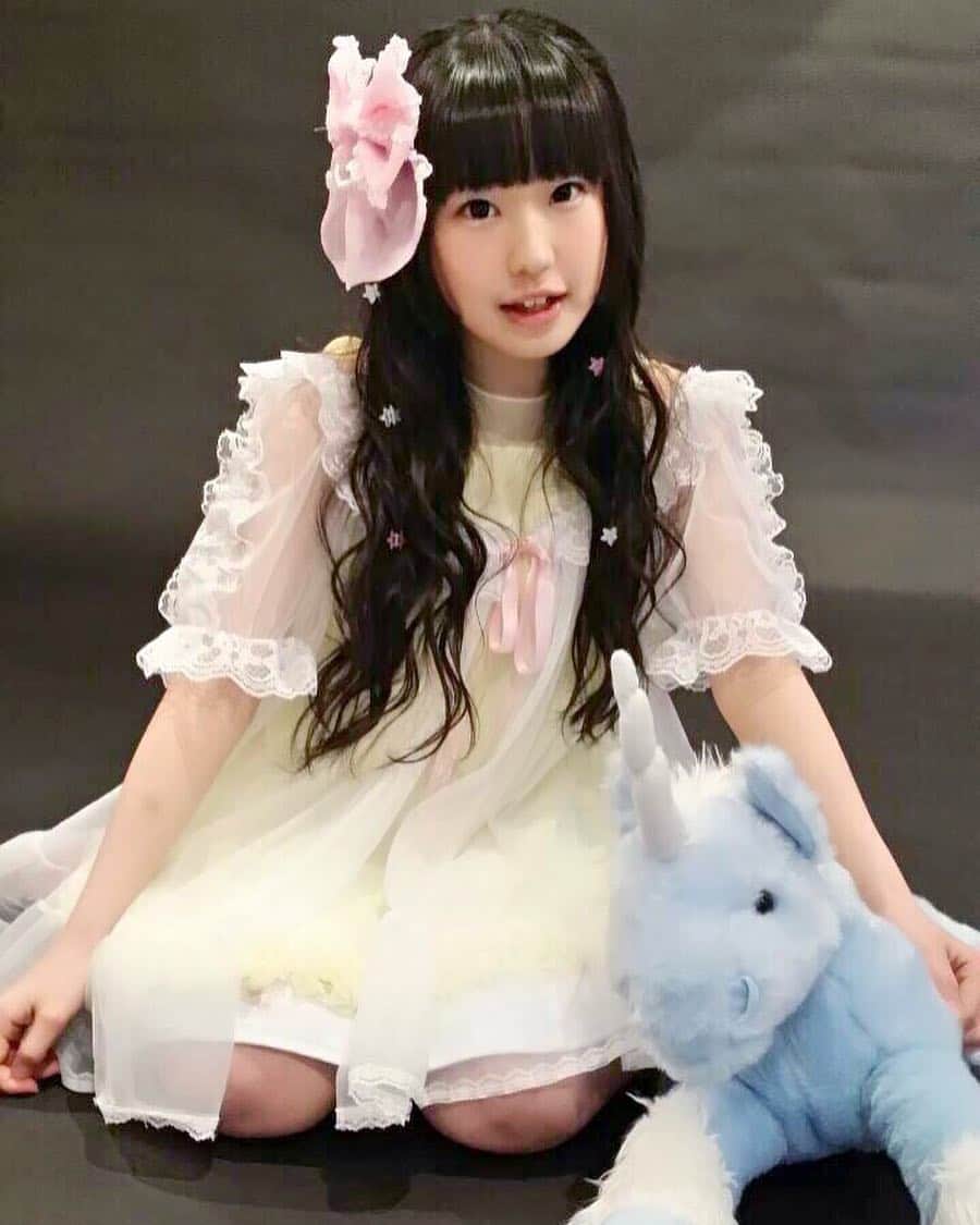 KOTOのインスタグラム：「プラトニックプラネットのジャケ写のみ着てボツになったお衣装🌍✨ 懐かしい☺️ずっとタンスの肥やし🙈w そしてかわいいユニ男🦄くん  #japanesegirl  #idol  #unicorn  #古着  #harajuku」
