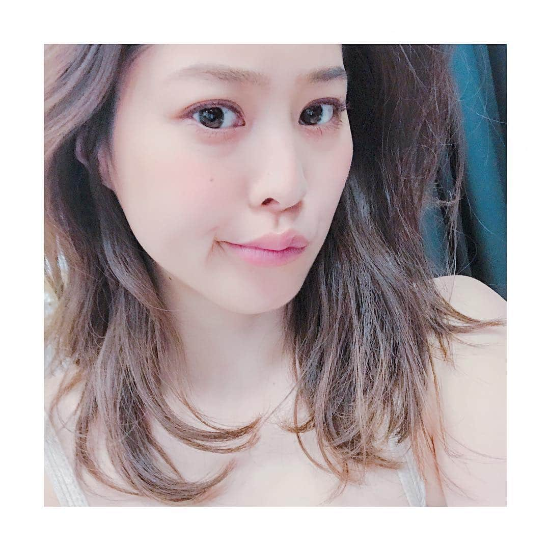 倉松すみれさんのインスタグラム写真 - (倉松すみれInstagram)「AB型の左利きって人口の１%しかいないらしい🤔 さらに双子の場合は何%なんだろ？ #わたしの事 . . . .」5月22日 15時58分 - sumire_0415