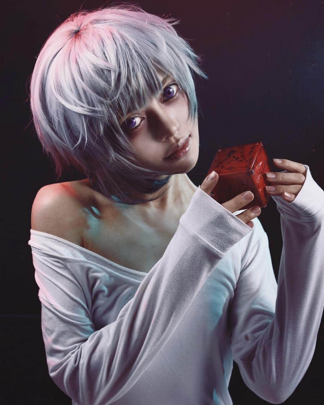 のインスタグラム：「誰でもあって誰でもない どこにでもいるけどどこにもいない  それが俺だよ 【魔人探偵脳噛ネウロ/X】  #cosplay #cos #cosplayer #neuro #majintanteinougamineuro #comic #manga #japanesecosplayer #japanesecosplay #コスプレイヤー #コスプレ #魔人探偵脳噛ネウロ」