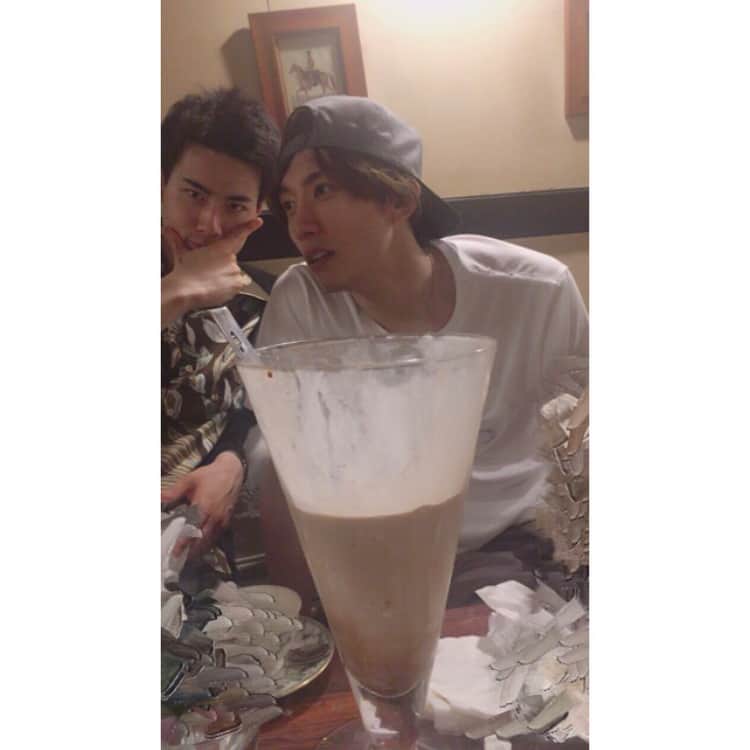 山崎晶吾さんのインスタグラム写真 - (山崎晶吾Instagram)「キングパフェ🍦!! 甘党の山﨑！惨敗しました😵!! #キングパフェ #惨敗 #当分甘いの食べたくない #けどカバン開けたら #生キャラメルチョコチップパンでてきた #ブログ更新 #山﨑晶吾」5月22日 20時58分 - yamazakishogo