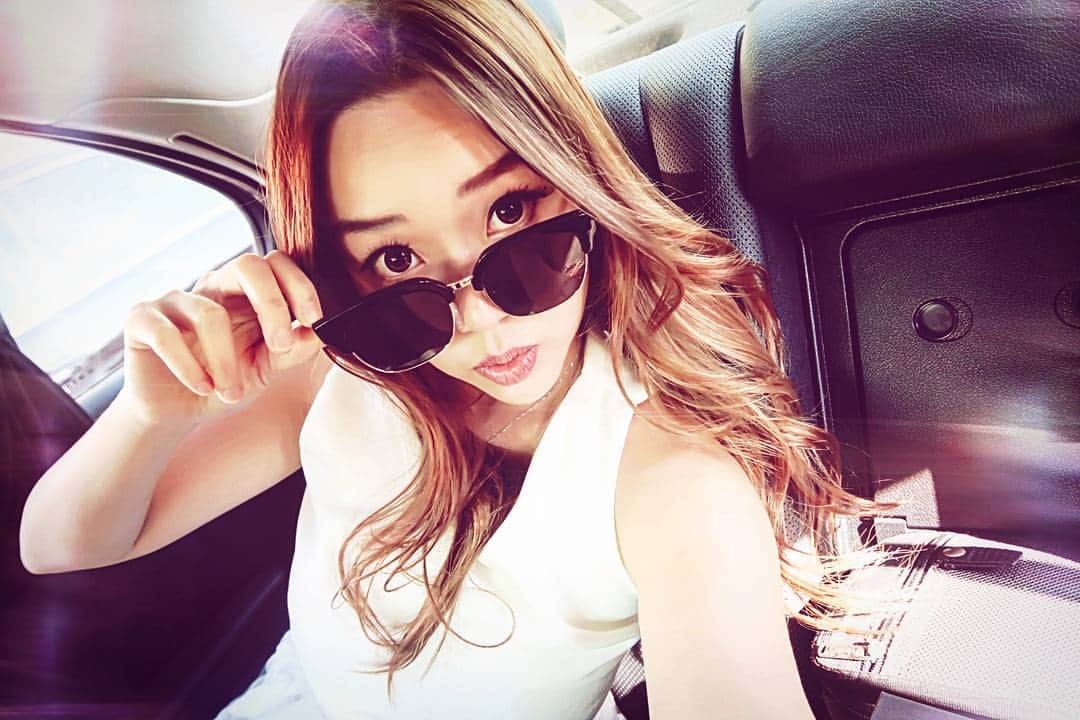 Nicole Chenのインスタグラム：「Traveling with the ease of complications #seoul #travel #fun loving the wifi of olleh! Wifi egg! #olleh #wifi #egg #nicolechen with @celestechen #women #sunglasses」