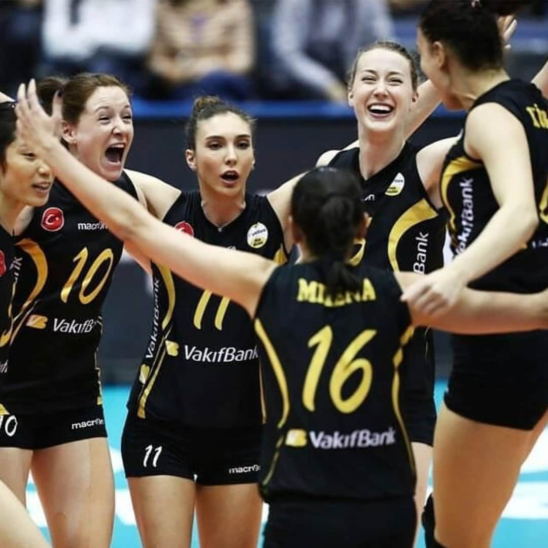 キンバリー・ヒルさんのインスタグラム写真 - (キンバリー・ヒルInstagram)「You know something is special when saying goodbye to it hurts so bad... Words can't express what these last 2 seasons with Vakifbank have meant to me. Through plenty of ups and downs, there's no group I'd have rather gone to battle with. I truly gained a family. Thanks to all the fans for the incredible support, I will miss everyone with all my heart! ❤️」5月23日 1時08分 - kimjayehill