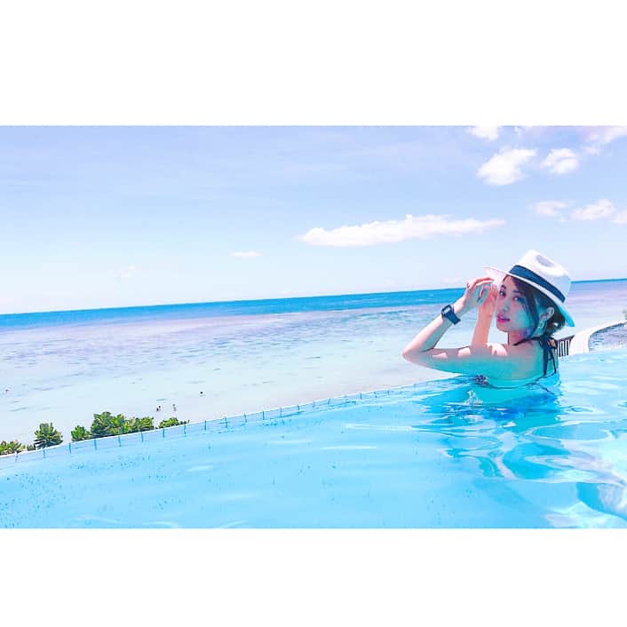 西村まどかさんのインスタグラム写真 - (西村まどかInstagram)「#海シリーズ 🐳🐬🐋 . この青のコントラストきれーすぎて心が浄化された気分✨笑 よく写真で見てた所に自分が居るの実感なかったな～笑 . . #beach#pool#guam#sunset#sky#sea#beachgirl#blue#skyblue#hotel#refresh#goodlife#beautifulview#iphonecamera#smile#instagood#joy#trip#travel#followme#me#ハイネックビキニ#水着#旅行#グアム#海#空#青 💙#西村まどか」6月6日 15時58分 - madoka_nsmr