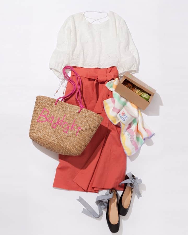 ルミネ公式のインスタグラム：「艶やかなオレンジスカートもコットンリネンで [ #LUMINEMAGAZINE ] #lumine #ルミネ #ルミネエスト #レースアップ #ブラウス #ラップリボンスカート #カゴバッグ #アンクルリボンシューズ #キャニスター #ブランケット #Tothesea #khaju #CASSELINI #BEAMS  #ootd #outfit #fashion #coordinate #コーディネート #デイリーコーデ #コーデ #follow #followme #フォロー #田沼智美 http://magazine.lumine.ne.jp/?p=69800」