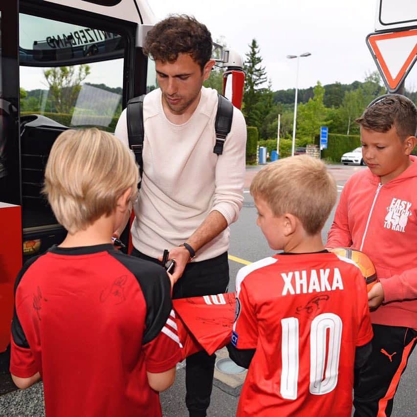 のインスタグラム：「✍🏼🇨🇭😃」