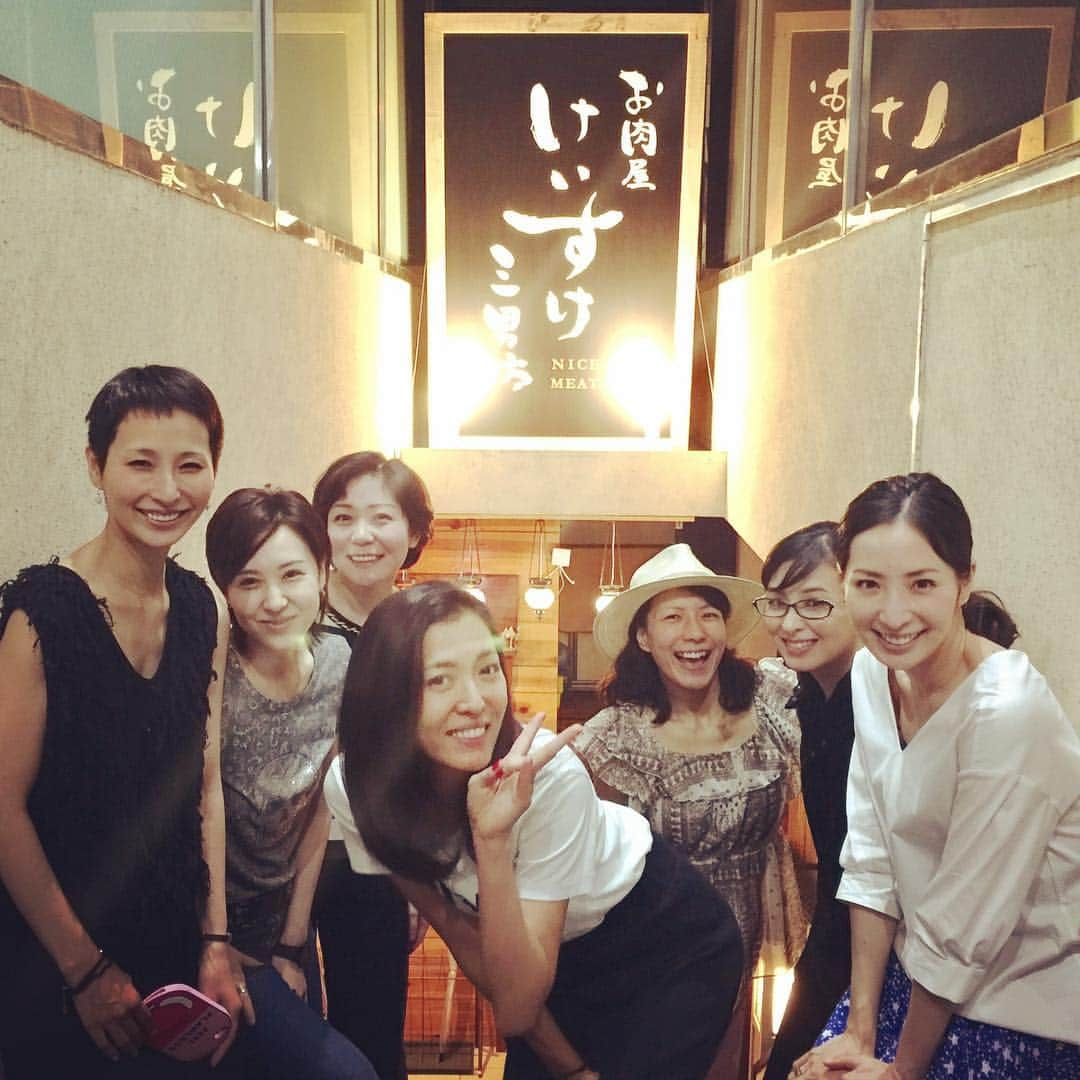 涼紫央さんのインスタグラム写真 - (涼紫央Instagram)「昨日は この方々とまたまた同窓会^ ^  宝塚のつながりに… ほんとに感謝  瞳子さん（#安蘭けい さん） たんりー（#檀れい さん） ねったんさん（#夢輝のあ さん） ますみさん（#紫蘭ますみ さん） そんさん（#秋園美緒 さん） ゆうさん（#真飛聖 さん）  ゆうさんがInstagram始めたよー^ ^ @sei_matobu」5月23日 12時02分 - toitoitoi