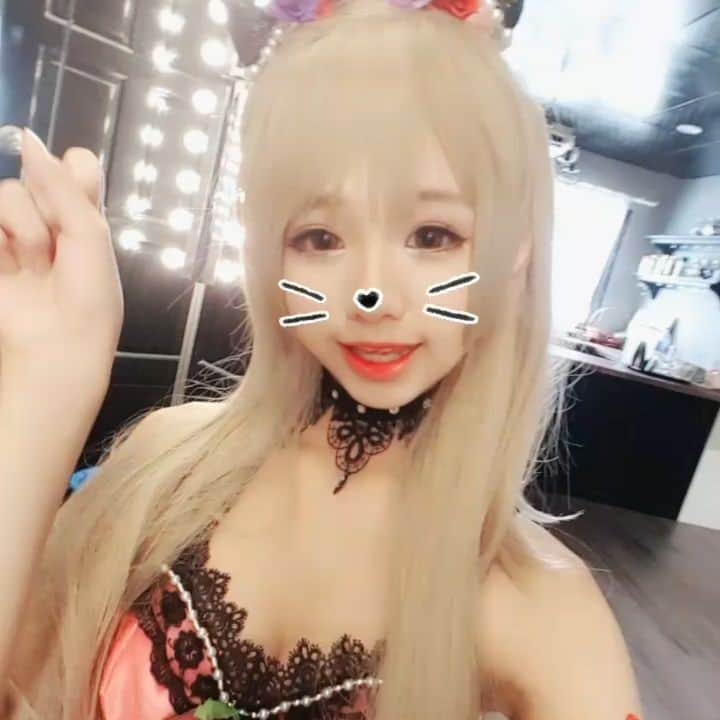 のインスタグラム：「Good afternoon everyone😘 Planing to do a casual shoot soon, what kind of theme u guys want me to do?  #kotoriminami #lovelive #japanese #anime #japan #cute #kawaii #cosplayer #cosplay #otaku #cosplaygirl #model #cosplaylove #lifestyle #角色扮演」