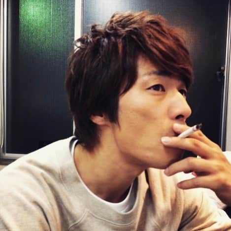 田村淳のインスタグラム：「喫煙禁煙を繰り返し禁煙🚭 禁煙10年目突入」