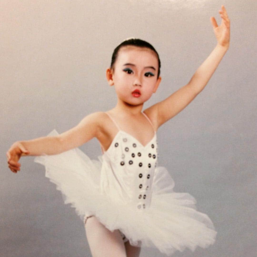眞田佳織さんのインスタグラム写真 - (眞田佳織Instagram)「＼ おちょぼ口 ／  #5月23日 #キスの日 #kiss #記念日 #幼稚園 #手作り衣装 #威風堂々 #クラシックバレエ #トウシューズに憧れた #instagood #girl」5月23日 19時38分 - kaori_sanada