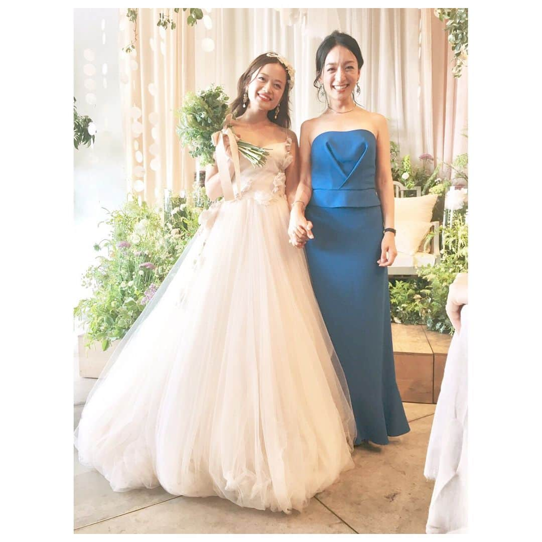 高山直子さんのインスタグラム写真 - (高山直子Instagram)「👭 姉と手