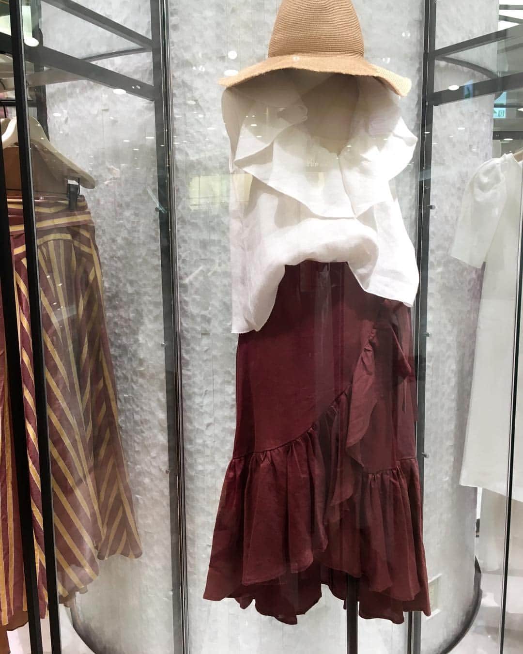 風間ゆみえのインスタグラム：「MYLAN pop up store💜 Last day‼︎ 名古屋タカシマヤでケティと待ち合わせ！カラフルなマイランの世界のなかで、こんなシックなカラーリングも！かなり好き♡ #MYLAN @keikosasaki_mylan」