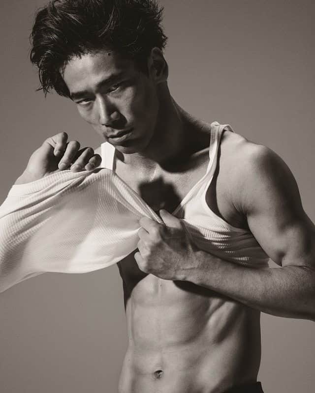 EX NEWSのインスタグラム：「5/24発売「smart」7月号 #小林直己 裸のサムライ #EXILE #三代目JSoulBrothers https://t.co/0c40GzD0JJ」