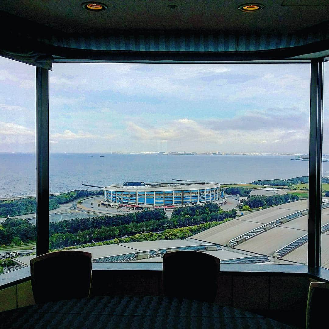 Lu Lanotteさんのインスタグラム写真 - (Lu LanotteInstagram)「Breakfast with a view  #Fantasyonicetour #FOI2017 #tokyo #makuhari #japan #thebest #breakfast #fiammeazzurre #mancinigroup」5月24日 9時11分 - lulanotte